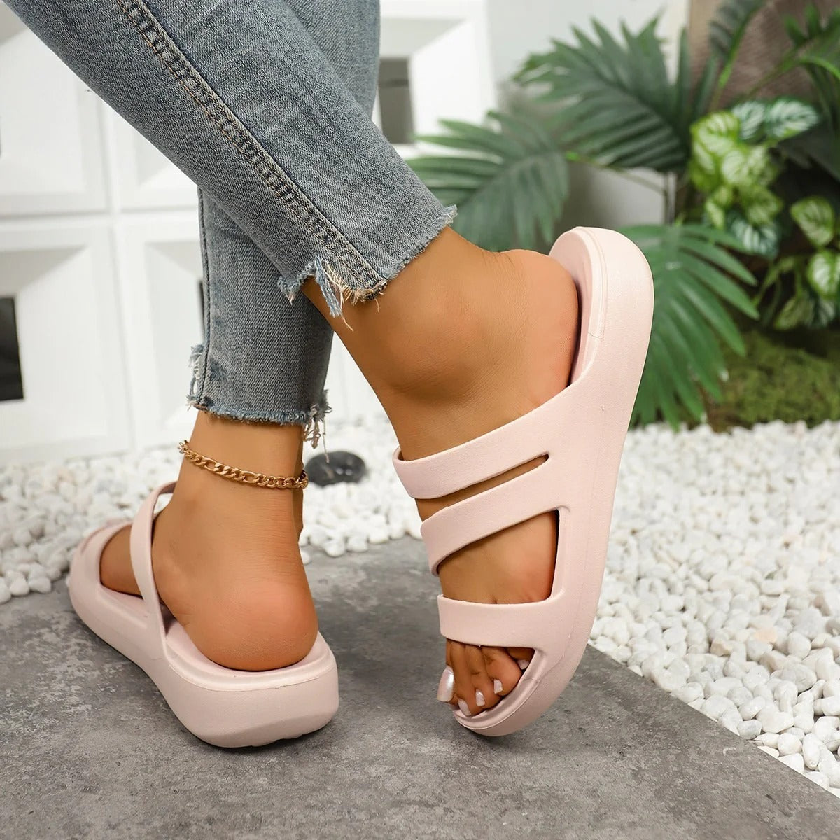 COZYLURE Strappy Loop Sandals™
