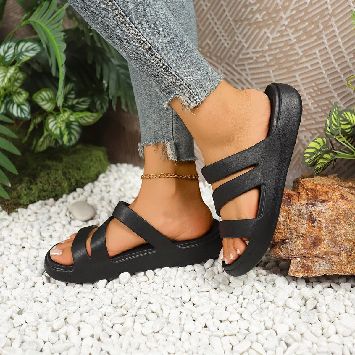 COZYLURE Strappy Loop Sandals™
