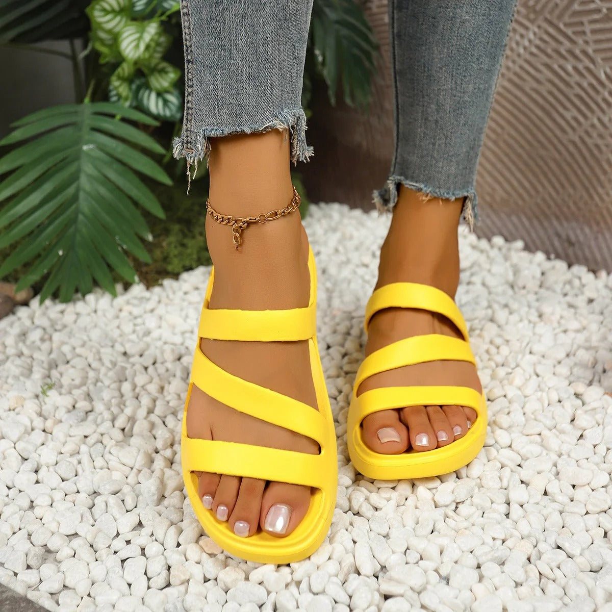 COZYLURE Strappy Loop Sandals™
