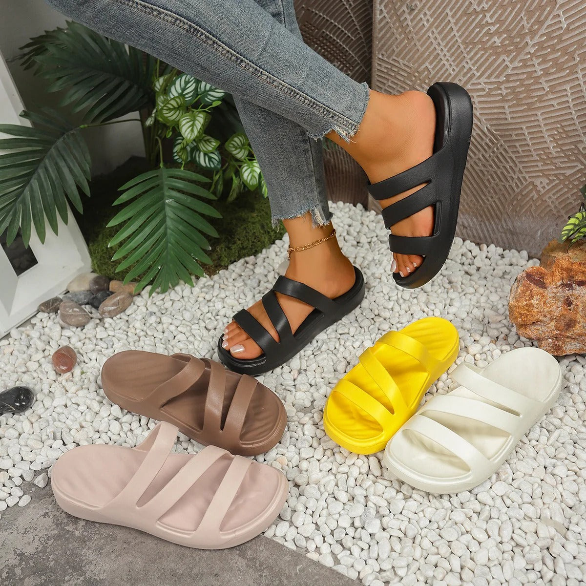 COZYLURE Strappy Loop Sandals™